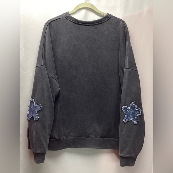 Blue Velvet oversized terry sweatshirt. Charcoal gray with denim star appliqué. - Picture 12 of 12
